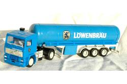 Albedo 025. Volvo F12 tankbil. LÖWENBRÄU.