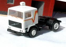 Herpa 137. Volvo F12 trækker.