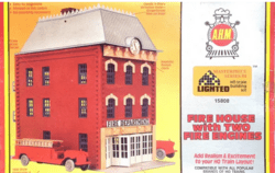 AHM 15808. Brandstation med 2 brandbiler. TILBUD