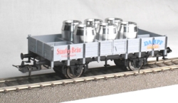 Trix 23925. Åben godsvogn med løse øltønder. Staufen Bräu Göppingen.