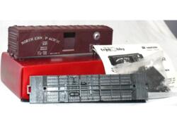 Rivarossi 12302. Box Car. NORTHERN PACIFIC.