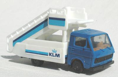 PSHO 090. VW LT med flytrappe. KLM.