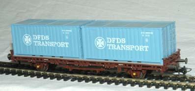 Roco 46325. DSB Ks 46 85 330 0 096-2 med 2 stk DFDS contanere.