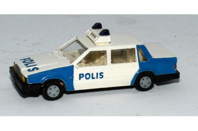 I.M.U. 07631BX. Volvo 760 GLE. POLIS.