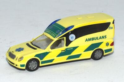 Herpa 046053 X. Mercedes Benz Binz 2003. Ambulance Värnamo.
