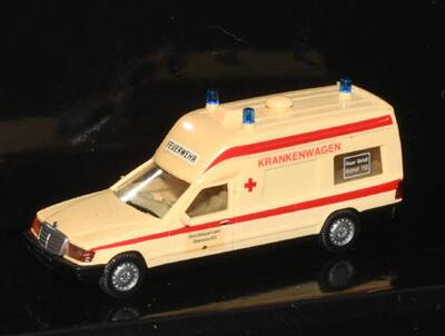 Wiking 07018-2 X. BINZ Ambulance. Berufsfeuerwehr Siemens AG.