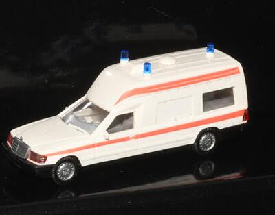 Wiking 07001 X. BINZ Ambulance.