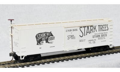 Train Miniature 8073. Box Car. Stark Bros. Trees.
