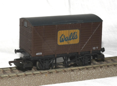 Lima 56XX X.Lukket godsvogn "Wallis".