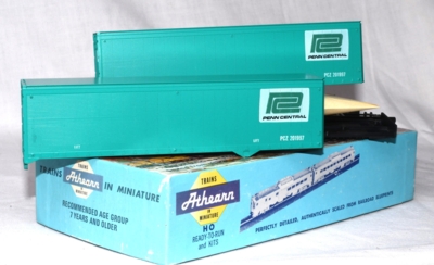 Ather 5155. 40* Piggy Bag Van, Penn Central. 2 stk.