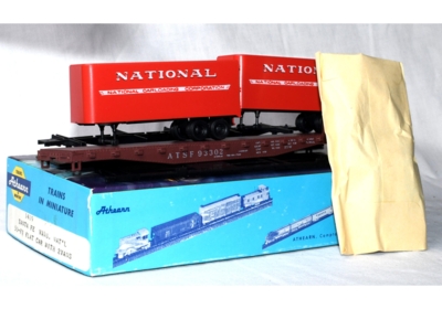 Athern 1409. 50' Flat Car with 2 Vans. Santa Fe.