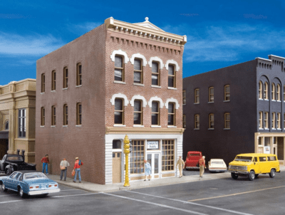 Walthers 933-3463. Hus med forretning.