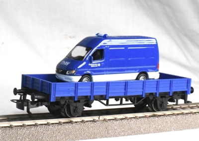Märklin 00758-12. Åben godsvogn med varervogn THW.