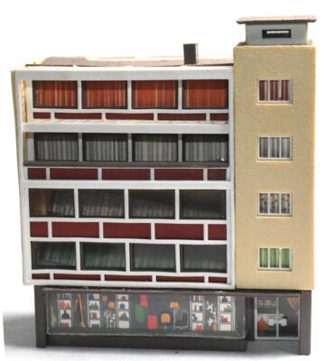 Vollmer 47728 FM. Beboelseshus med forretninger.