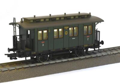 Fleischmann 5058 K X. DRG Halle 37046. 2/3 kl. sibanepersonvogn.