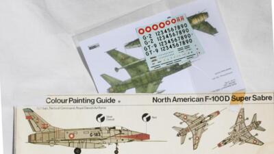 Italeri 098 Ekstra, F-100 F Super Sabre Double Seater.