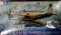 Tamiya 61073. DOUGLAS A-1J SKYRAIDER. U.S.AIR FORCE. Metallic Edition.
